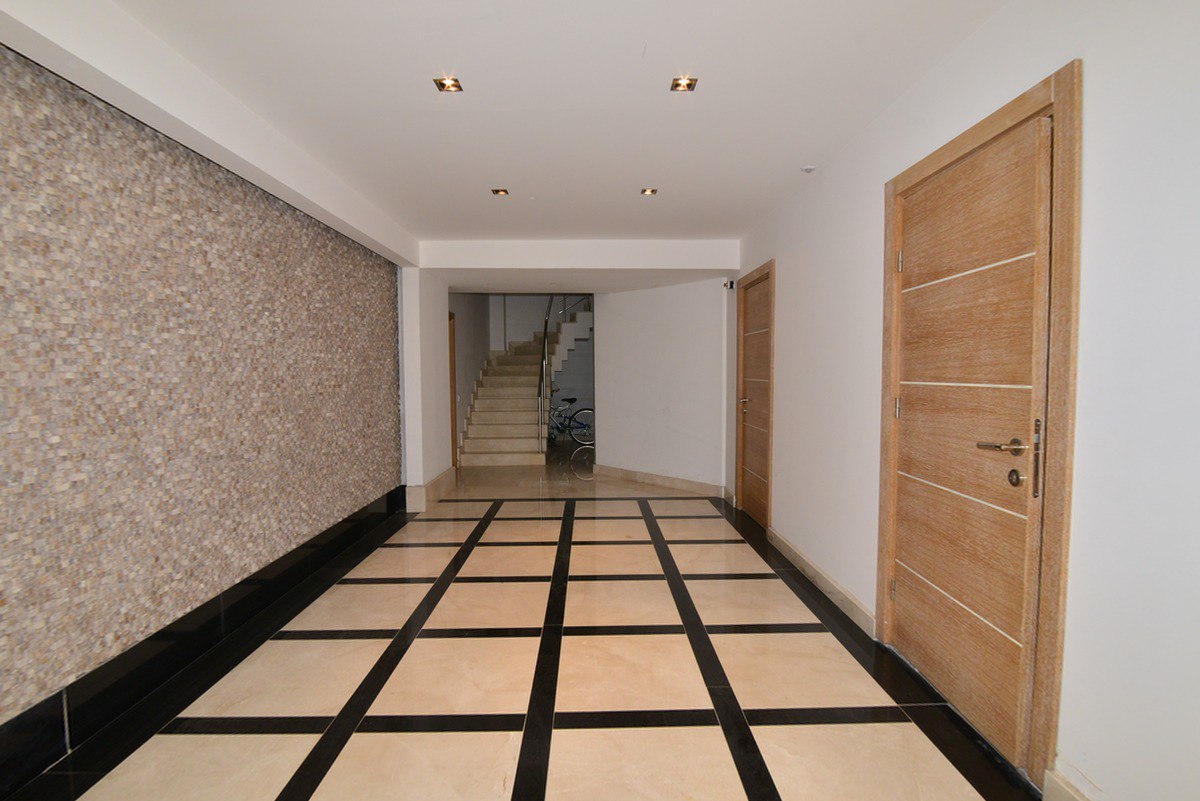 Квартира 3+1 дуплекс, площадь 140 м2, нахрдится на 4 этаже, подходит под гражданство. Под ВНЖ в Турции подходят такие квартиры из вторички, просторная и светлая.